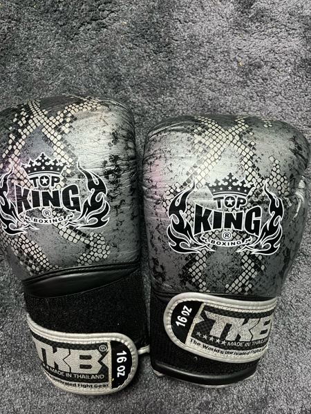 Top King TKB Super Snake Boxing Gloves 16oz Silver/Black